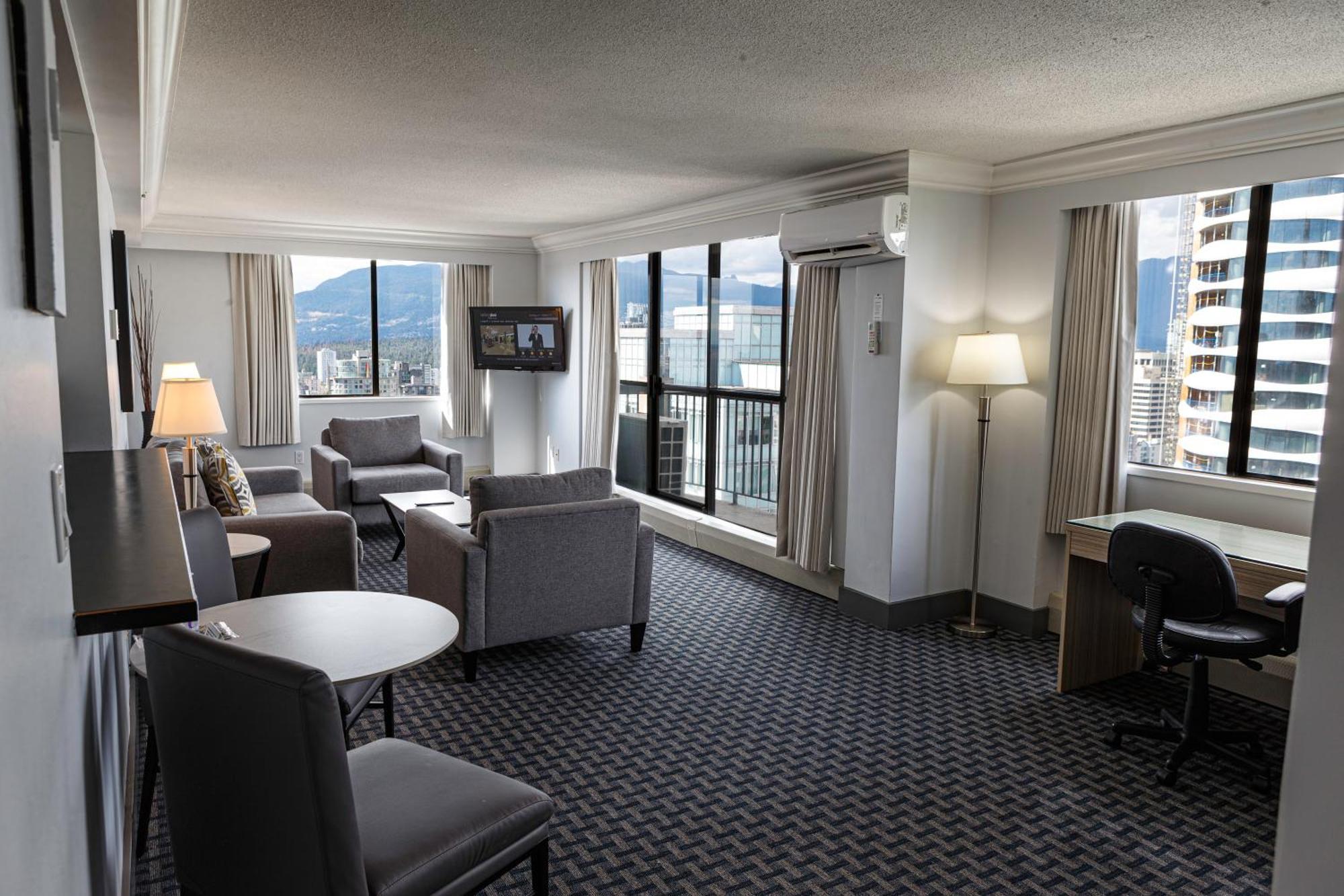 Century Plaza Hotel Vancouver Exterior photo